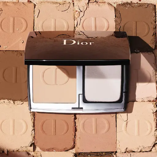 ديور - فاونديشن مضغوط فورايفر ناتشورال فيلفت بتركيبة مطفية يدوم 24 ساعة 10 جرام 